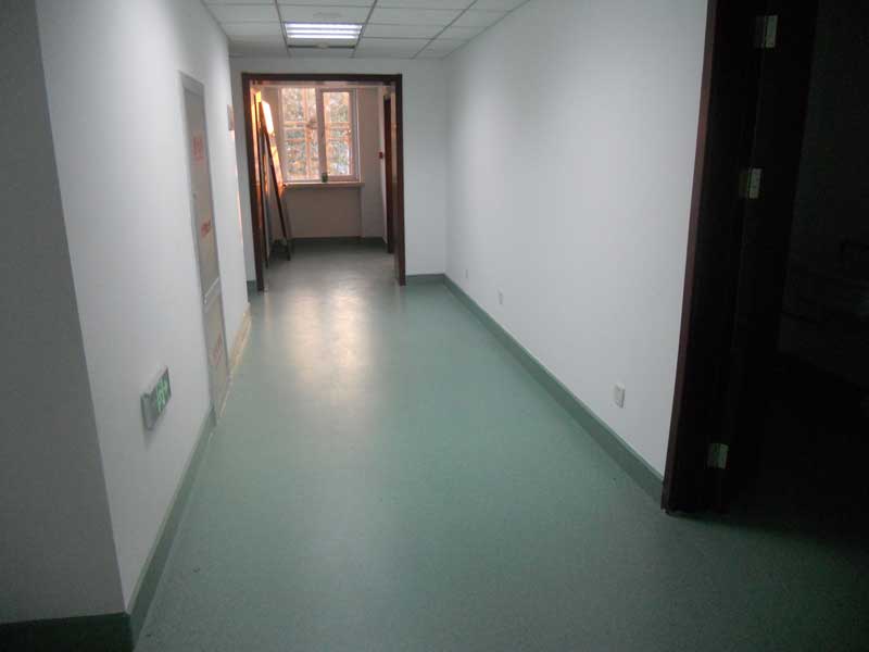 醫院塑膠地板效果圖 醫院手術室的地板材料怎么選